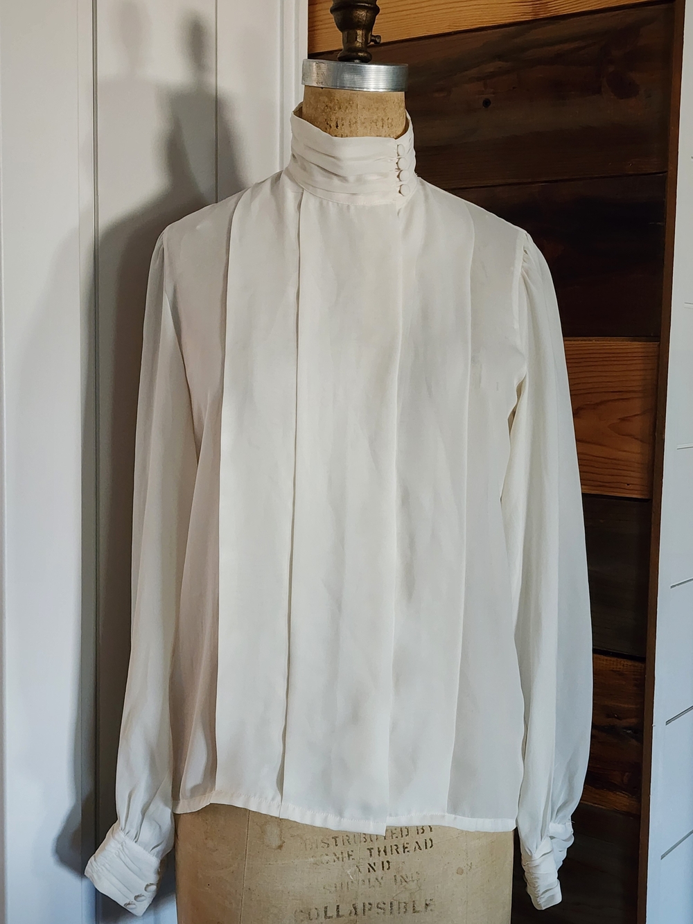Vintage Oscar de la Renta Cream High-Neck Long Sleeve Pleated Blouse